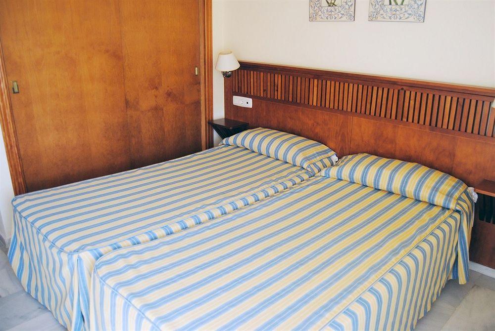 Apartamentos Turisticos Anoreta Rincon de la Victoria Exterior photo